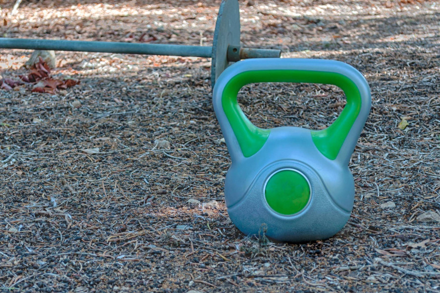 Jak kettlebell żeliwny 12 kg może zmienić twoje treningi?