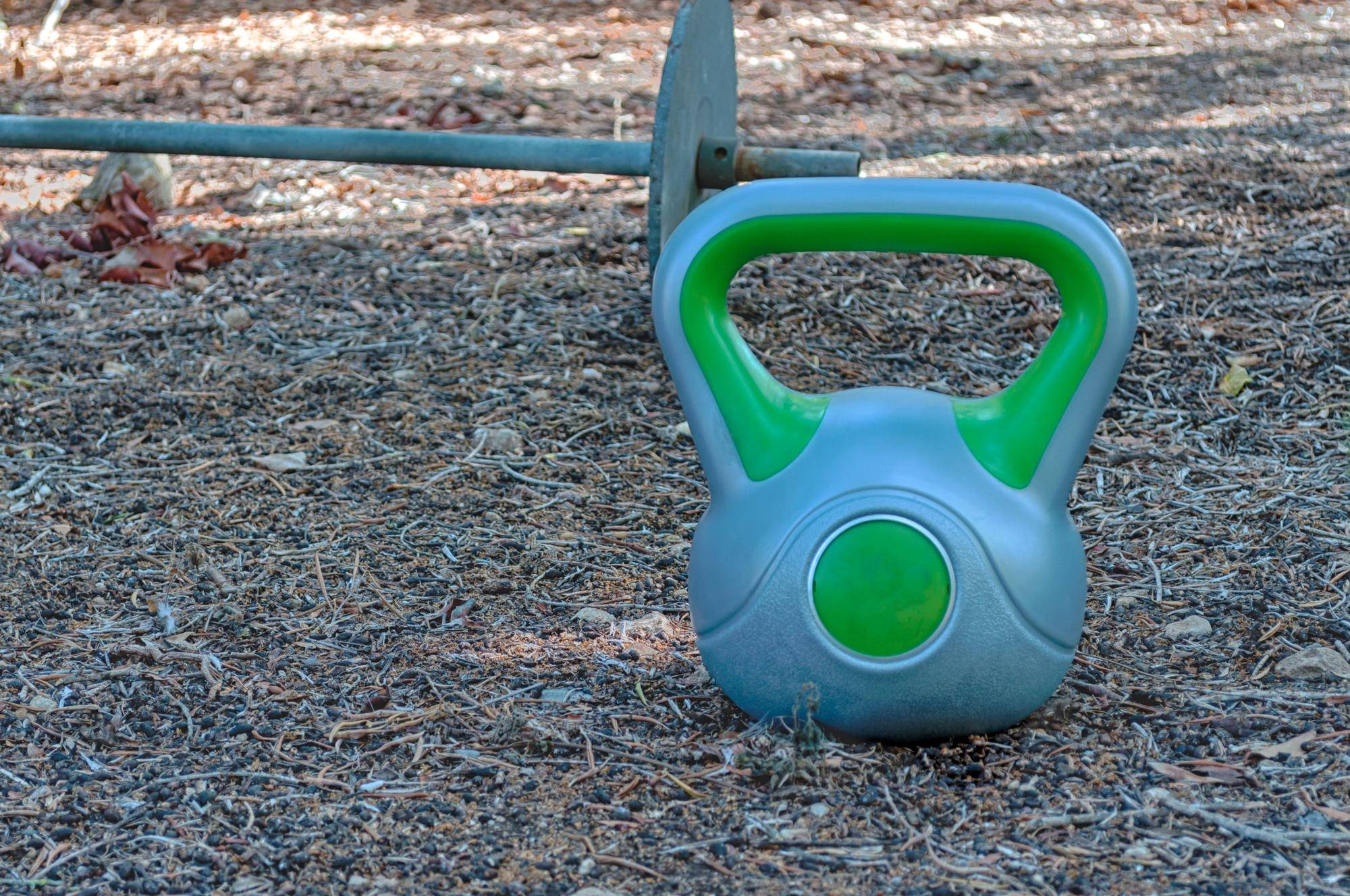 Jak kettlebell żeliwny 12 kg może zmienić twoje treningi?