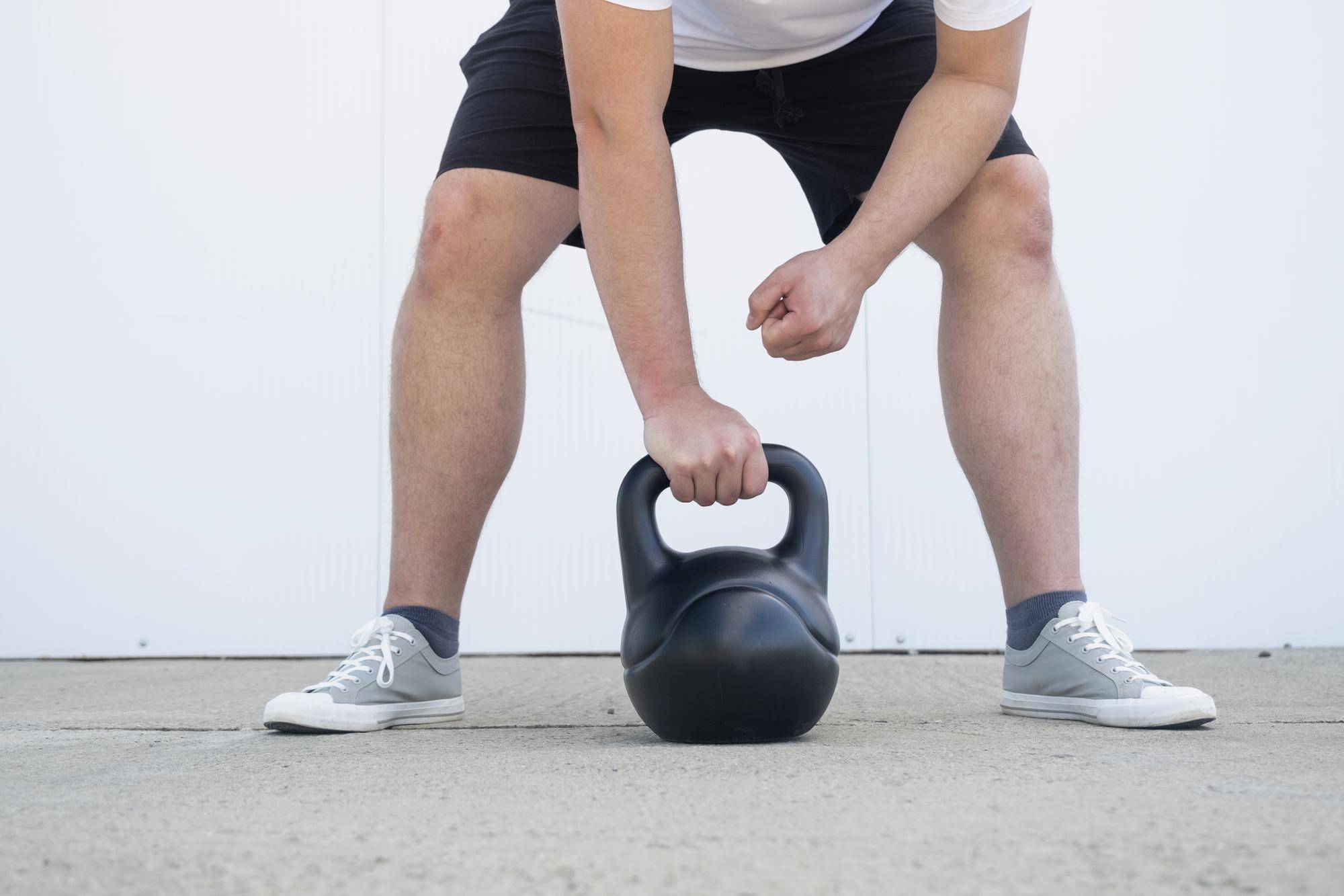 Jak wybrać hantlę kettlebell winylową 4 kg do domowych treningów