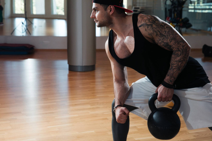 Jak wybrać kettlebell do ćwiczeń dopasowany do twoich potrzeb