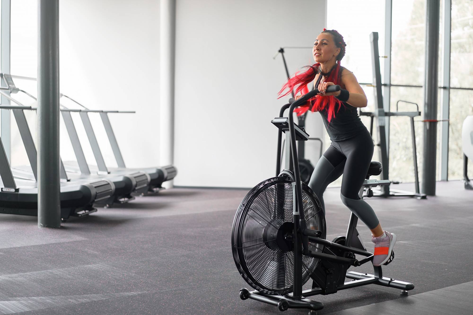 Rower stacjonarny magnetyczny Spartan 350 jako sposób na efektywny trening w domu
